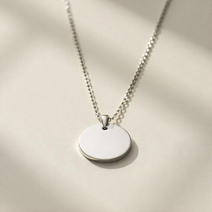 Minimal silver pendant neklace